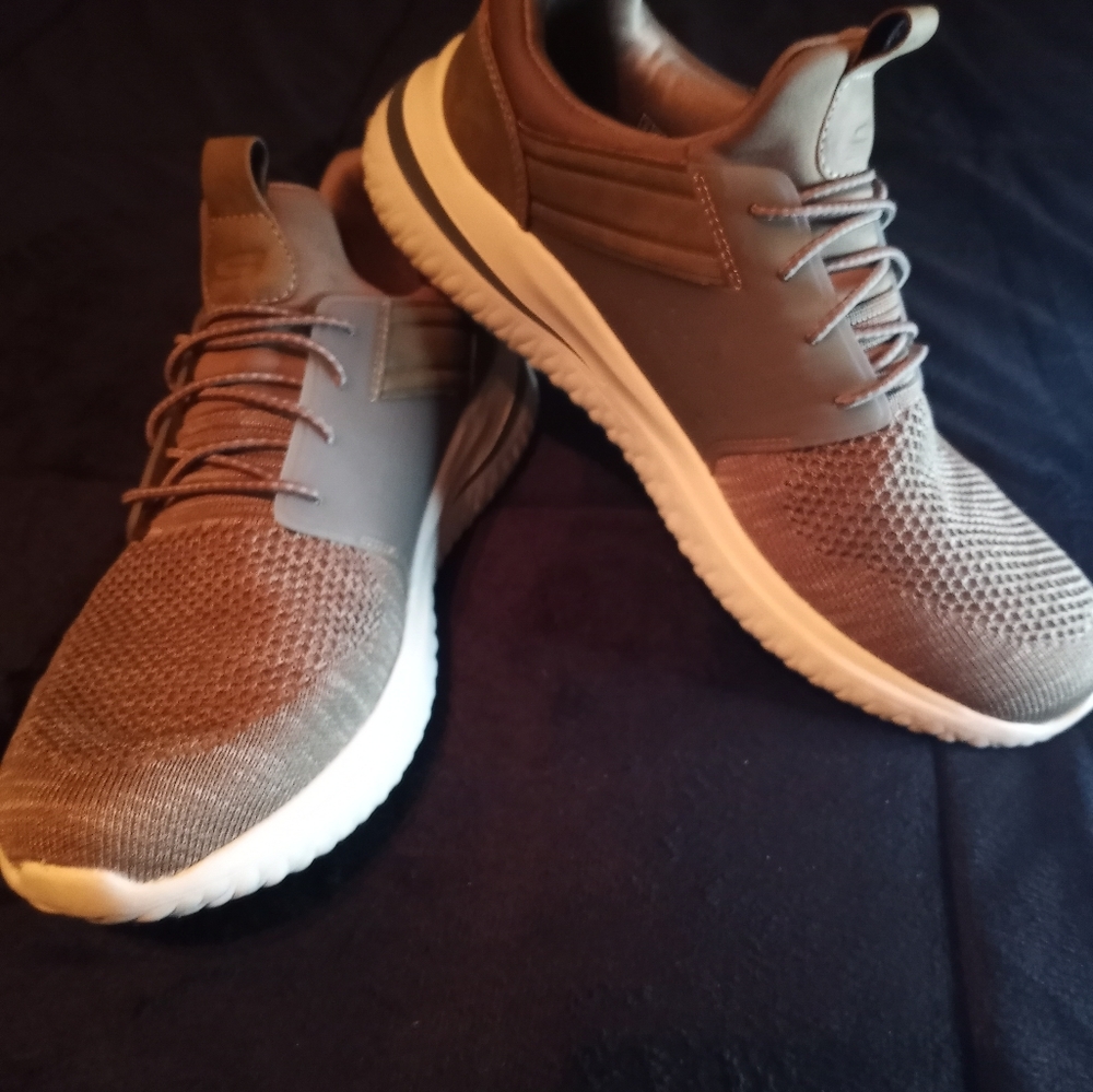 Men,s sketchers classic fit